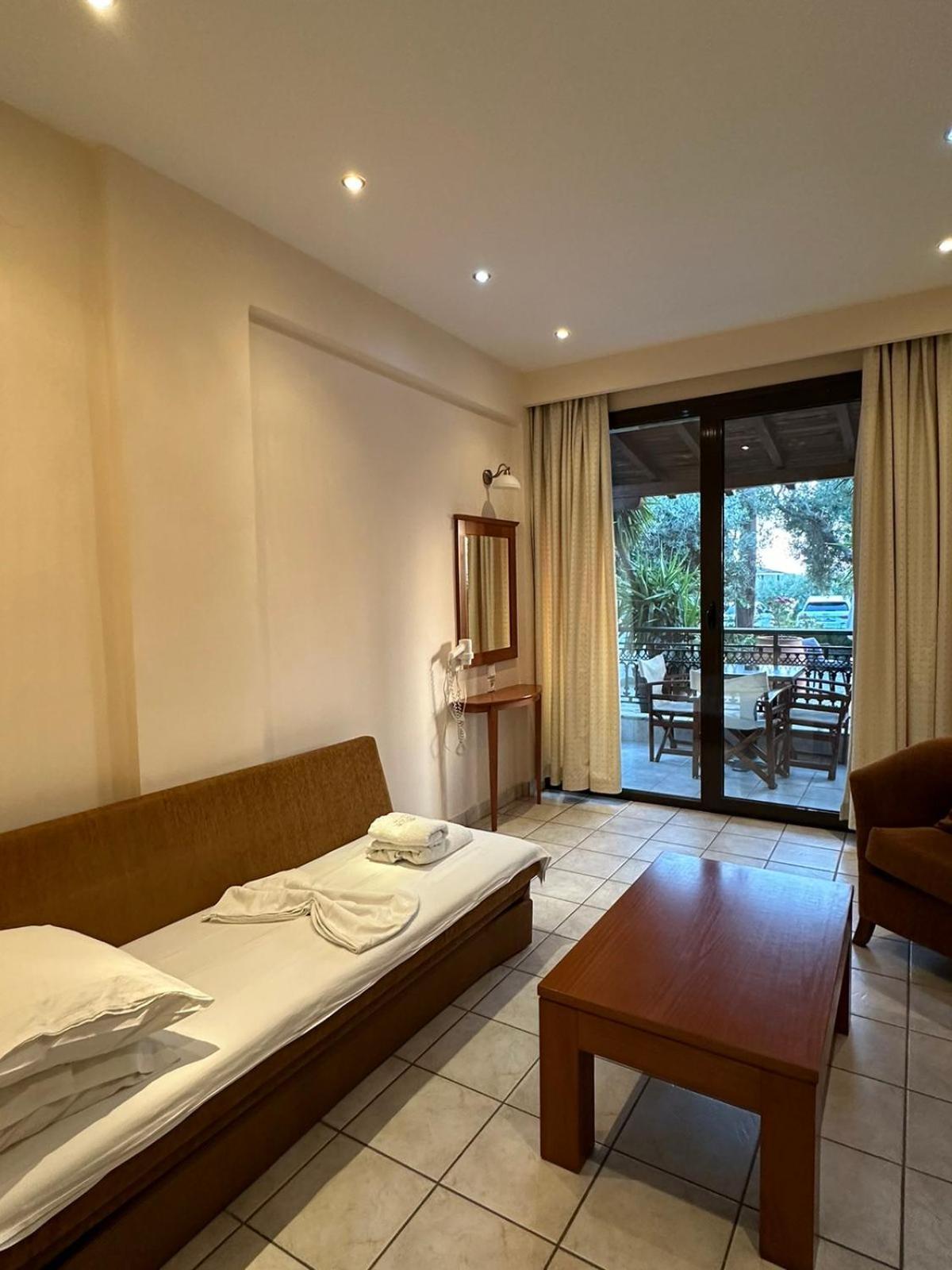 Pyrgos Hotel オウランオウポリ エクステリア 写真